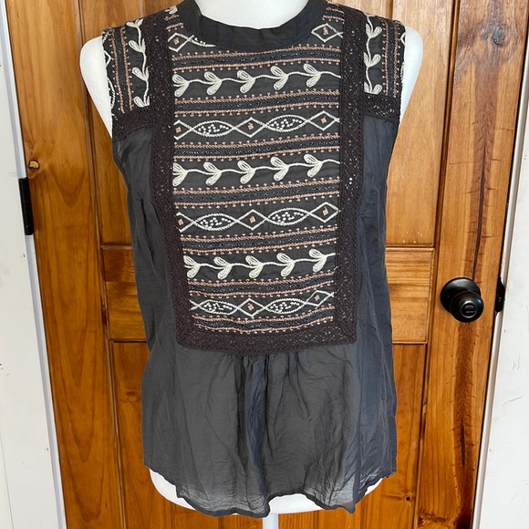 Anthropologie Tops - Tiny grey lace embroidered sleeveless top
